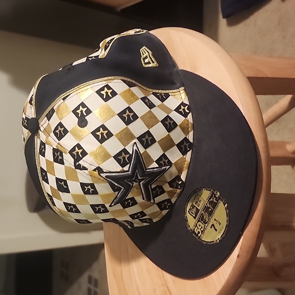 A Houston Astros 7 ½ fitted cap